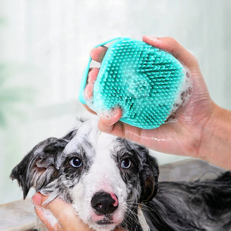 Brosse de bain en silicone avec distributeur de shampooing pour chien et chat