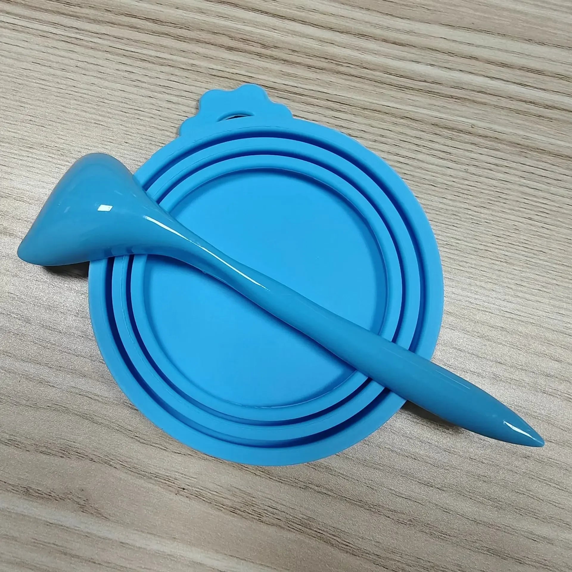 Couvercles Réutilisables pour Boîtes de Conserve Animaux – Lot de 2 avec Cuillère Portable